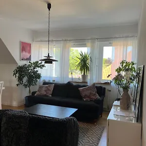  Lägenhet Rymlig Och Modern Laegenhet I Villa. Perfekt Foer Familjer. Med Parkering.